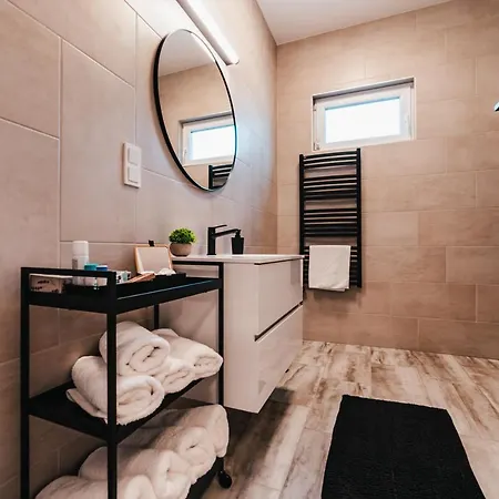 Topart ***** Apartment *