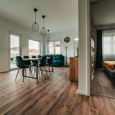 Topart ***** Apartment
