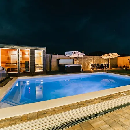 Topart ***** Apartment *