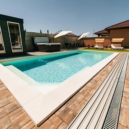 Apartment Topart ***** Algyo